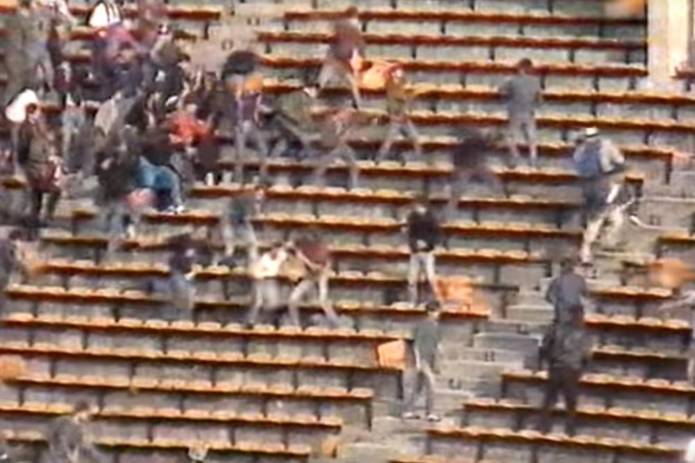 NAJLUĐI OGLAS U ISTORIJI BALKANA! Navijač Zvezde prodaje stolicu koju je polomio na Maksimiru 1990. godine! (FOTO)