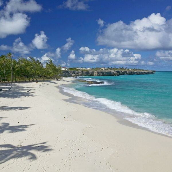 U KARIPSKOJ DRŽAVI PRODUŽEN POLICIJSKI ČAS: Okupljanja i timski sportovi nisu dozvoljeni