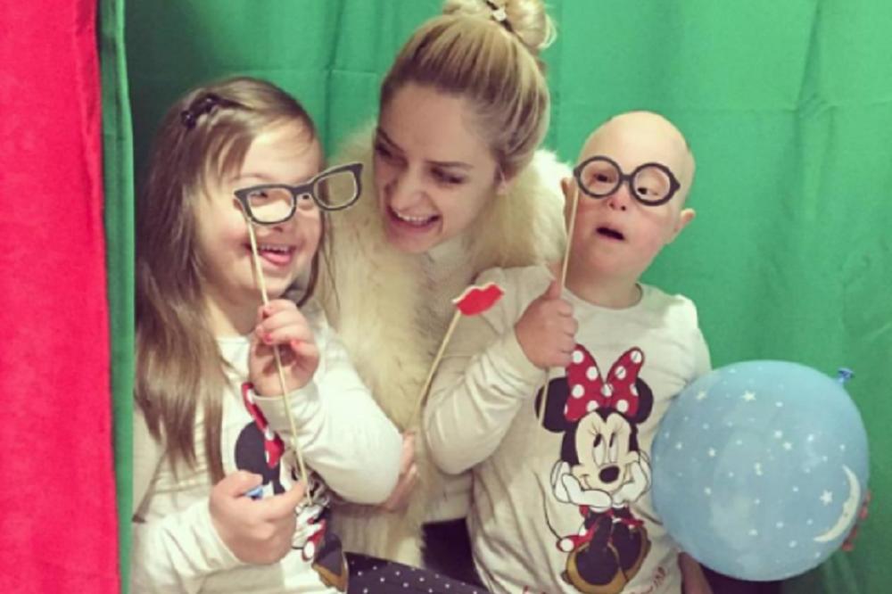 Sarine ćerke bliznakinje boluju od Daunovog sindroma: Komšije su dolazile samo da vide kako izgledaju, a ja ih volim najviše na svetu! (FOTO)