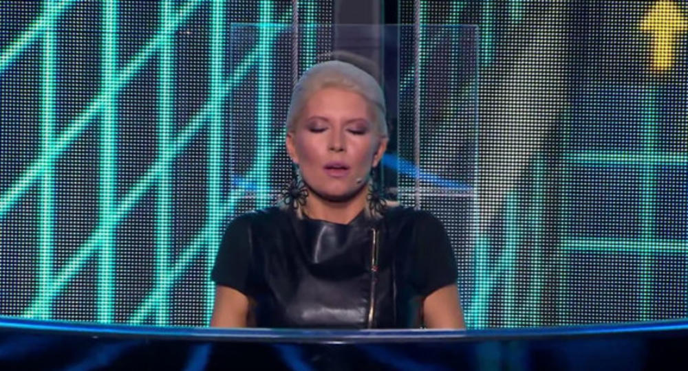 Zbog konstatnog spuštanja i dizanja u liftu, Dei je pozlilo  