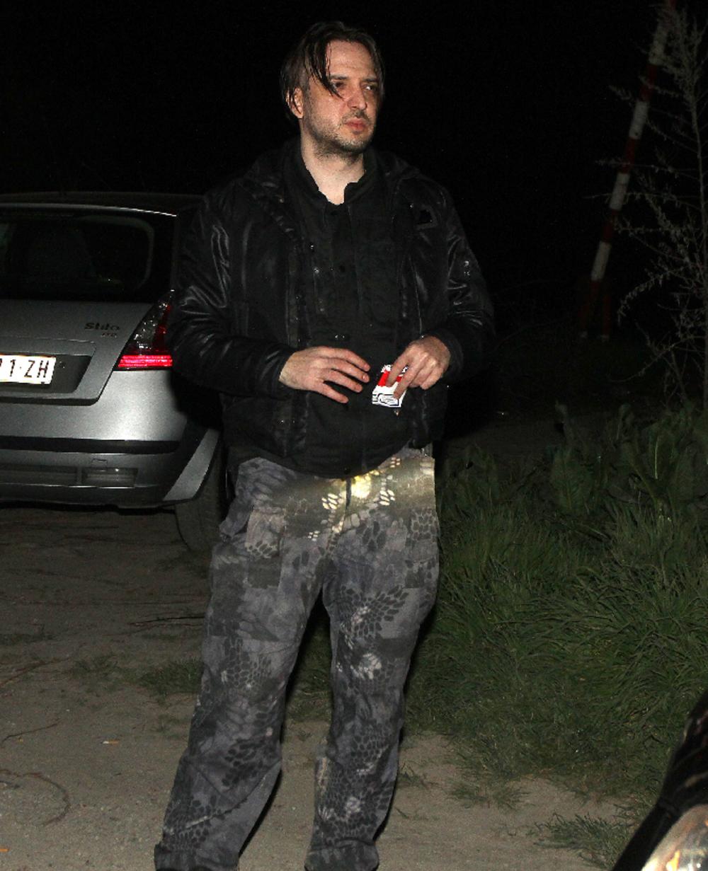 Zoran Marjanović na nasipu 2. aprila 2016. godine dok traje potraga za Jelenom  