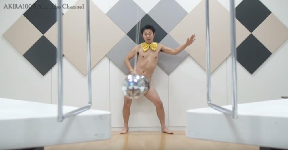 Njegov performans je savršeno uvežban  