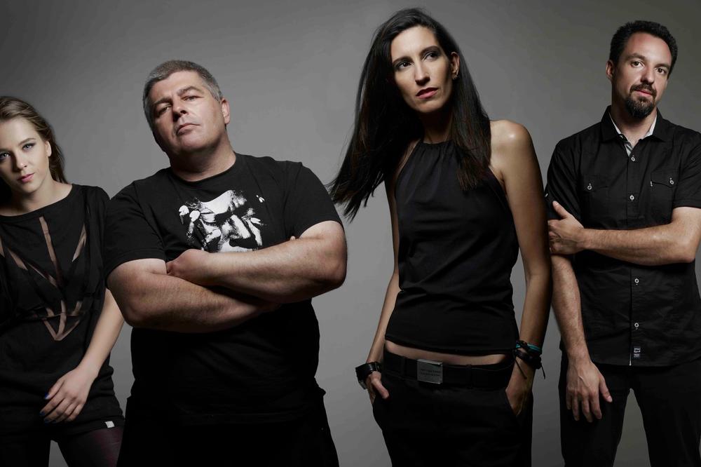 Snimak koji otkriva JEZIVE OŽILJKE na licu koje su zbog ŠAMARČINE pretrpele pevačica i basistkinja grupe E Play (VIDEO)