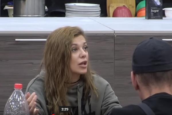 KIJA JE NAPALA KAO NIKADA DO SADA: ALo bre, jesi normalna ti? Možda si Anđelina Džoli ali u SVOJOJ GLAVI!