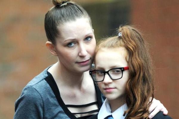 MAJKA JE POBESNELA kad je čula šta je profesor REKAO NJENOJ ĆERKI (12) NA HODNIKU! (FOTO)