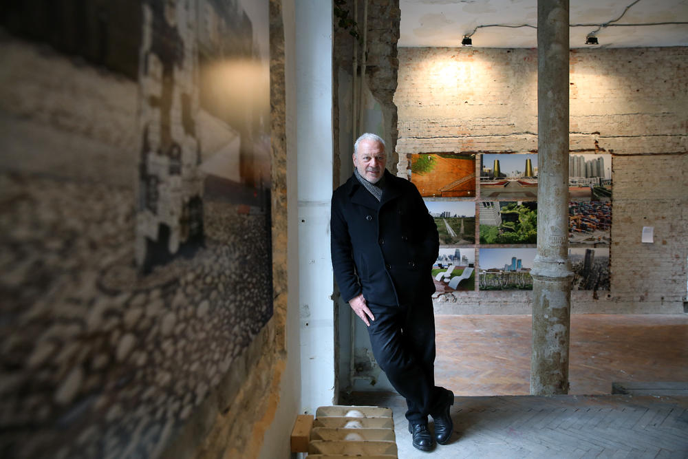 Mariova izložba je nastala kao reakcija na razvoj 'čovečanstva koje se suviše udaljilo od zemlje