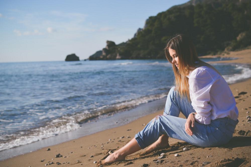 O ČEMU SE OVDE RADI?! Ova devojka ima 32 godine, nikad nije VODILA LJUBAV, niti se ikada POLJUBILA s nekim i kaže - srećna je zbog toga