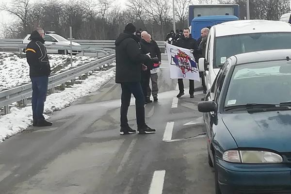 NAVIJAČI SU STIGLI U KOVILOVO! Ali ne da bi pravili probleme! (FOTO) (VIDEO)
