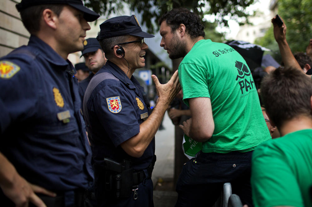 HAOS U KATALONIJI: Demonstranti se sukobili sa policijom, više od 20 povređenih! (VIDEO)