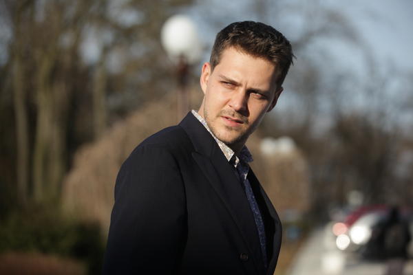 MNOGI MUŠKARCI BI SE OVOGA STIDELI: Miloš Biković se prikazao u dosad NEVIĐENOM izdanju! (FOTO)