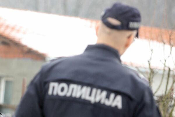 TINEJDŽER (19) UGRIZAO POLICAJCA ZA NOGU: Pijani Kraljevčanin napravio indicent na rođendanu, pa nastavio u stanici