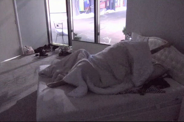 SVE SE TRESLO, KREVET ŠKRIPAO: Nova vrela akcija u Zadruzi, ali su akteri zgadili sve onim što su uradili posle! (FOTO)