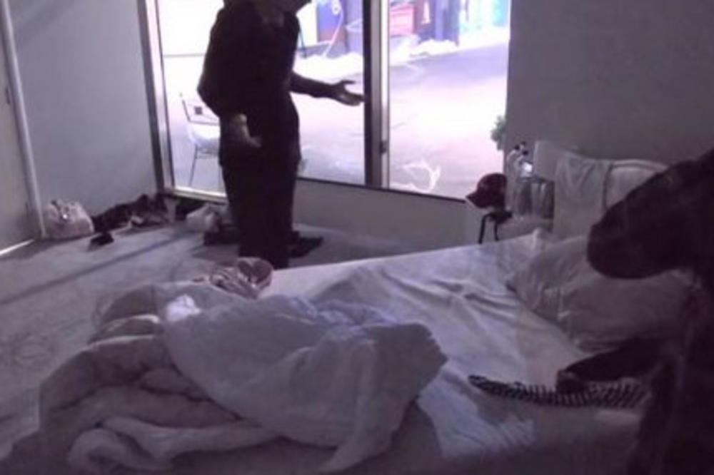 ZAVELA DEČKA SVOJE KOMŠINICE SAMO DA BI JOJ DOKAZALA 1 STVAR: Sada je svi OSUĐUJU