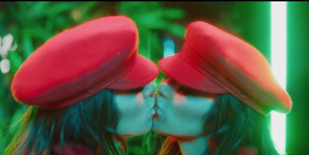 Seka Aleksić se ljubi u novom spotu sa muškarcem koji nije njen muž