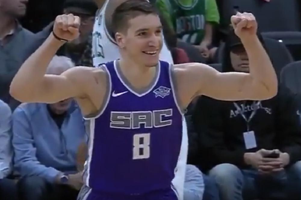 BOGDANOVIĆ PROIZVEO LUDILO U REDOVIMA KINGSA! Bogi zakucao, Vins Karter napravio žurku na klupi! (VIDEO)