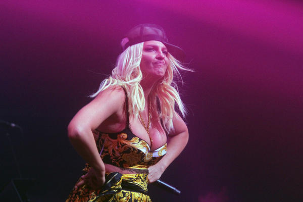 KOLIKO ĆE KARLEUŠA ZARADITI OD NAJVEĆE SEKS AFERE NA BALKANU! Vrtoglava cifra za nastupe i pojavljivanja