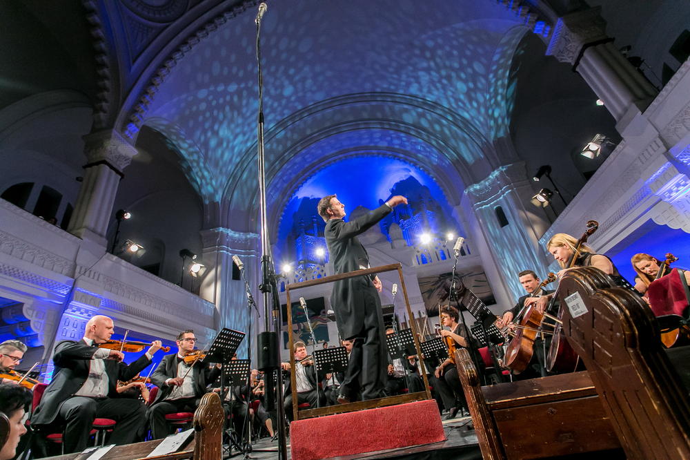 Koncert RAPSODIJA U PLAVOM - Matija Dedić uz kvartet Signum i Vojvođanski simfonijski orkestar 22. aprila na Kolarcu!