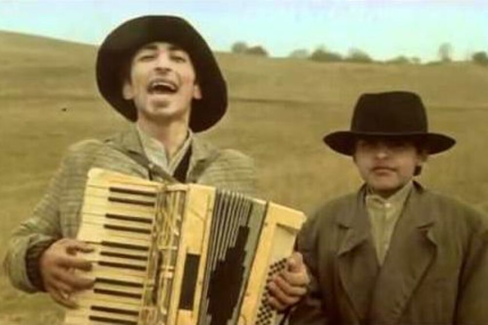 OVAJ SKANDALOZNI RIJALITI UČESNIK IMA SLAVNOG PRADEDU! Njegov predak je glumio u filmu KO TO TAMO PEVA!