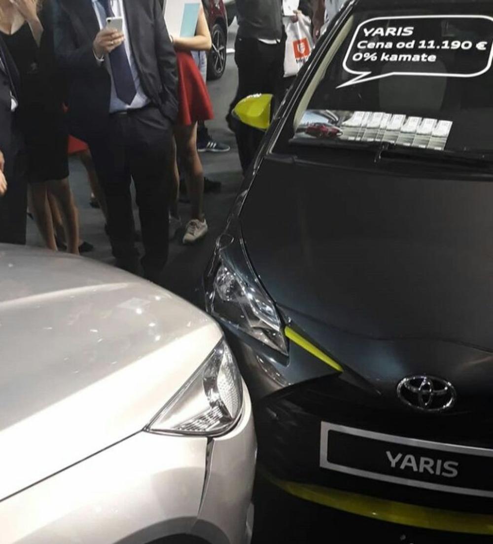 Sudar na sajmu automobila  