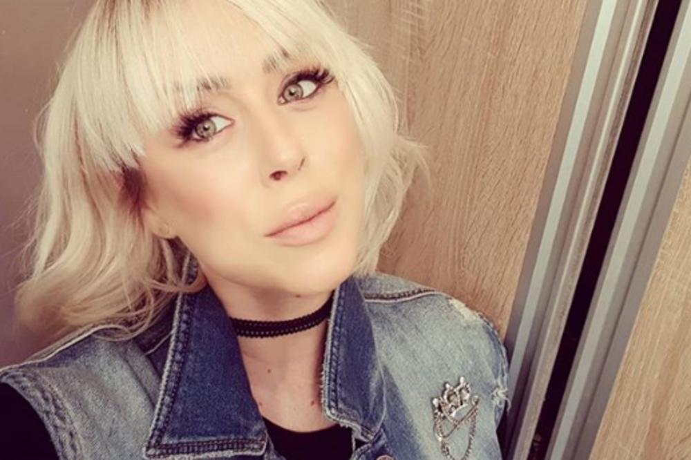 SLAĐA PREŽIVELA PAKAO U POPLAVLJENOM OBRENOVCU: Ljudi viču, žene plaču... Tatu nose, specijalne jedinice...  (FOTO)