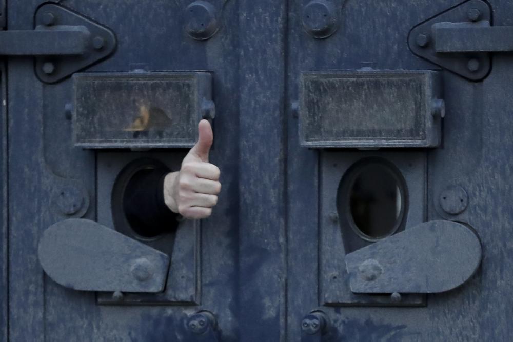 Marko Đurić u vozilu kosovkse policije  