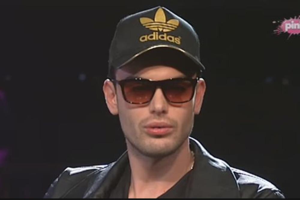 AU, MINA, DEČKO TI VOLI DEČAKE: Toma Panić GODINU DANA bio u vezi sa POZNATIM PEVAČEM, isplivali svi DETALJI veze (FOTO)