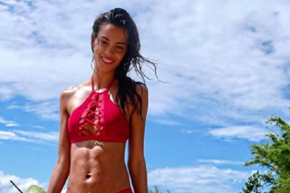 SRCE ĆE DA VAM PRESKOČI: Isplivao prevreli snimak Dani Alveša i njegove daleko lepše polovine! (VIDEO)