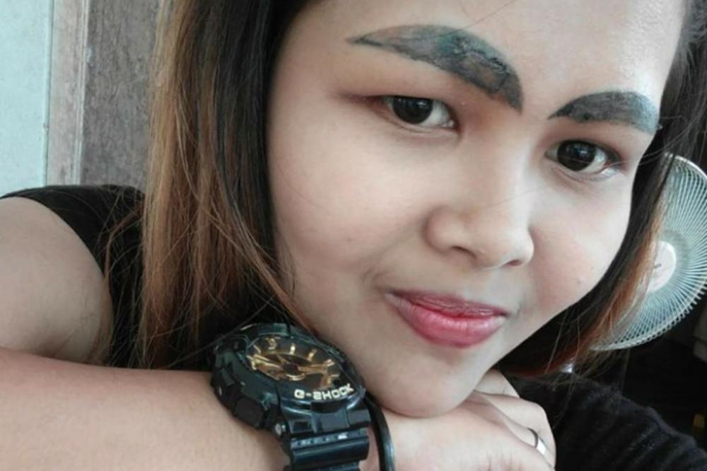 HTELA JE DA SE ULEPŠA, A DOBILA JE OVO! Tetovirala je obrve, a kada je videla rezultat, gorko se pokajala! (FOTO)