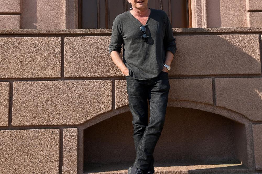 VATRENI JE NAVIJAČ PARTIZANA, A NJENE HITOVE PEVAMO I DAN DANAS: Ova pevačica je sestra Dragana Bjelogrlića! (FOTO) (VIDEO)