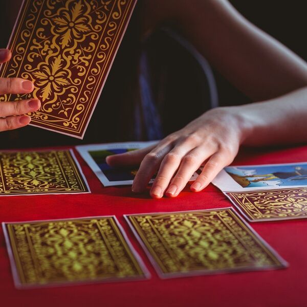 Ljubica srela gataru na Terazijama, a onda joj se život pretvorio u noćnu moru: Zgrabila ju je za ruku...