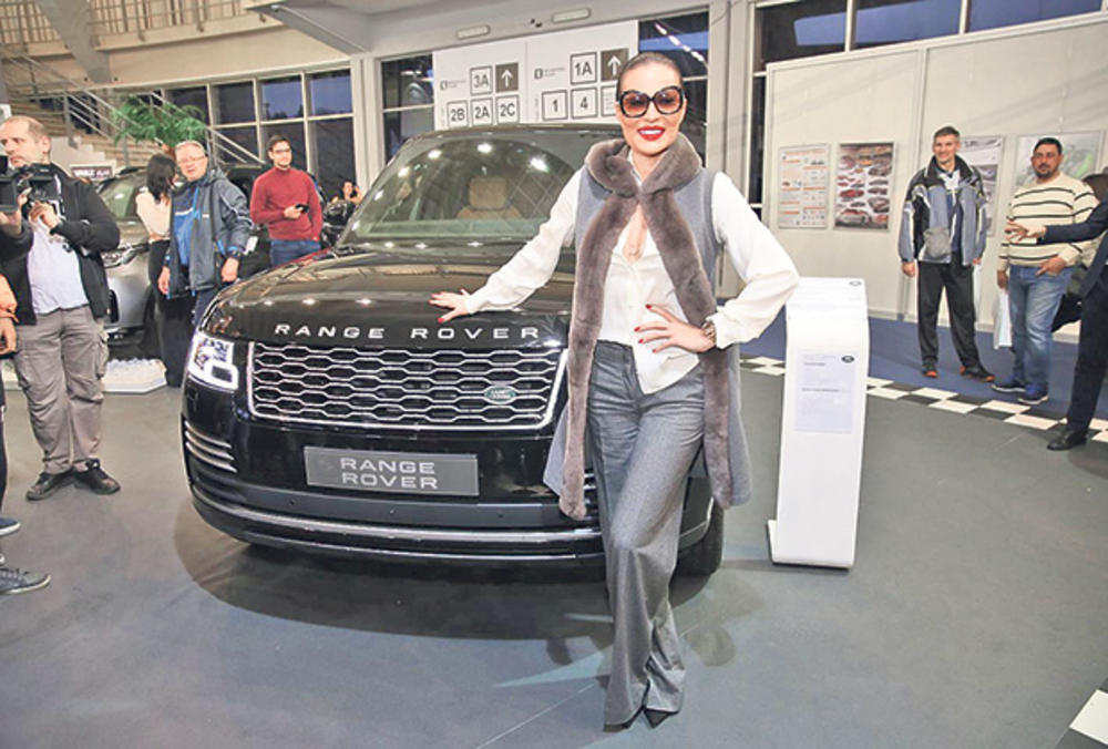 Ceca je na sajmu automobila obavila odličnu kupovinu  