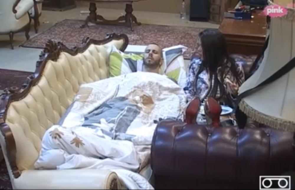 Nakon što se ispovraćao vratio se u krevet, a uz njega je bila Marija Ana  