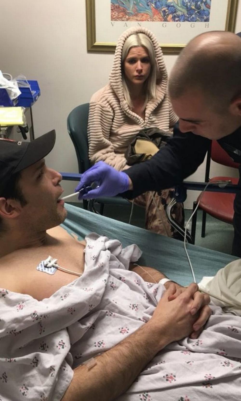 Kori Feldman u bolnici  