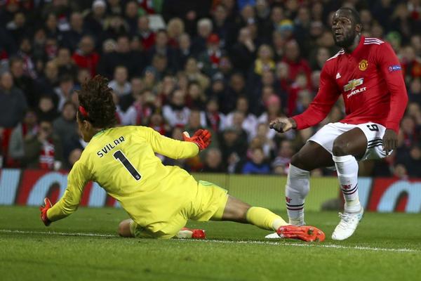 Srbija tek sad gori od želje da on debituje za reprezentaciju! Mile Svilar među 11 najvećih talenata svetskog fudbala! (FOTO) (VIDEO)