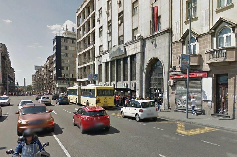 STRAŠNA TUČA NA ZELENOM VENCU: Trojica huligana šutirala mladića koji se POSVAĐAO SA DEVOJKOM!