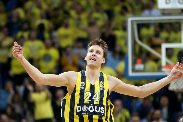 JAN VESELI NAPUŠTA FENER? Kokoškov u problemu već na početku svog mandata u Istanbulu!