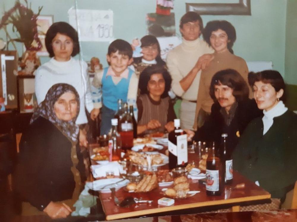 Mileva sa svojima, kada je imala 60