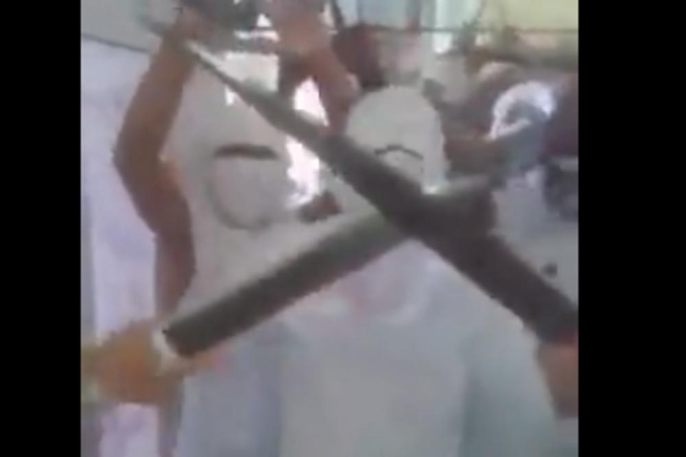 Odveo je decu da ne slušaju viku, a kad se vratio ugledao je majku u krvi, isečenih prstiju: Detalji užasa u Bečeju