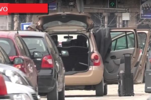 OVO JE AUTOMOBIL KOJI JE IZAZVAO DRAMU U CENTRU BG: U njemu se krila BOMBA? Specijalci pretresaju CEO PARKING (FOTO)