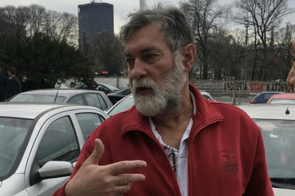 OVO JE ČOVEK KOJI JE PRETIO DA ĆE SE UBITI PRED SKUPŠTINOM! Miodrag 20 godina vodi jednu bitku!