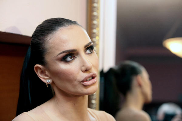 ZBOG LJUBAVI SE ODREKLA TITULE MISICE: Ovako danas izgleda bivša SNAJKA Emine Jahović, kojoj muž nije smeo da priđe nakon RAZVODA (FOTO)