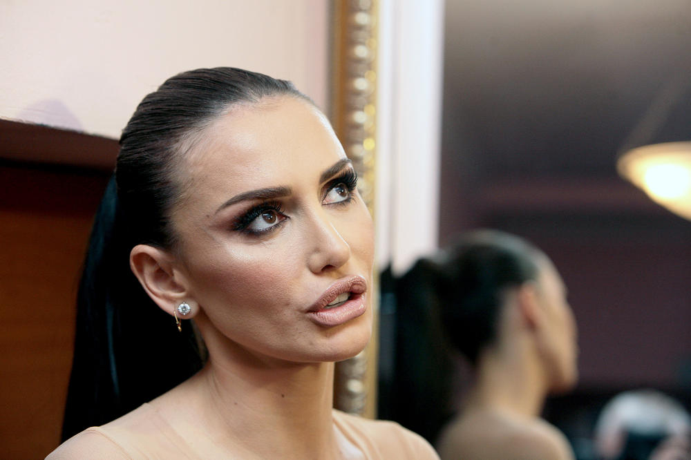 EMINA JAHOVIĆ PRVO U DEPRESIJI, A SADA I U ANOREKSIJI: Rastava od Mustafe ostavila trajne posledice na pevačicu