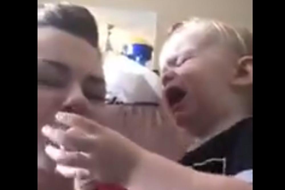 CEO SVET JE ODLEPIO NA OVAJ SNIMAK: Kako nešto uopšte može da bude OVAKO SLATKO? (VIDEO)