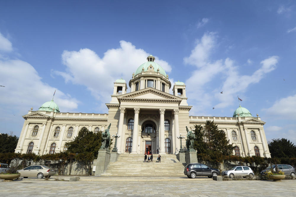 OD 19H ZATVARANJE SVIH PRAVACA KOJI VODE KA SKUPŠTINI: Brojne linije GSP-a MENJAJU TRASU