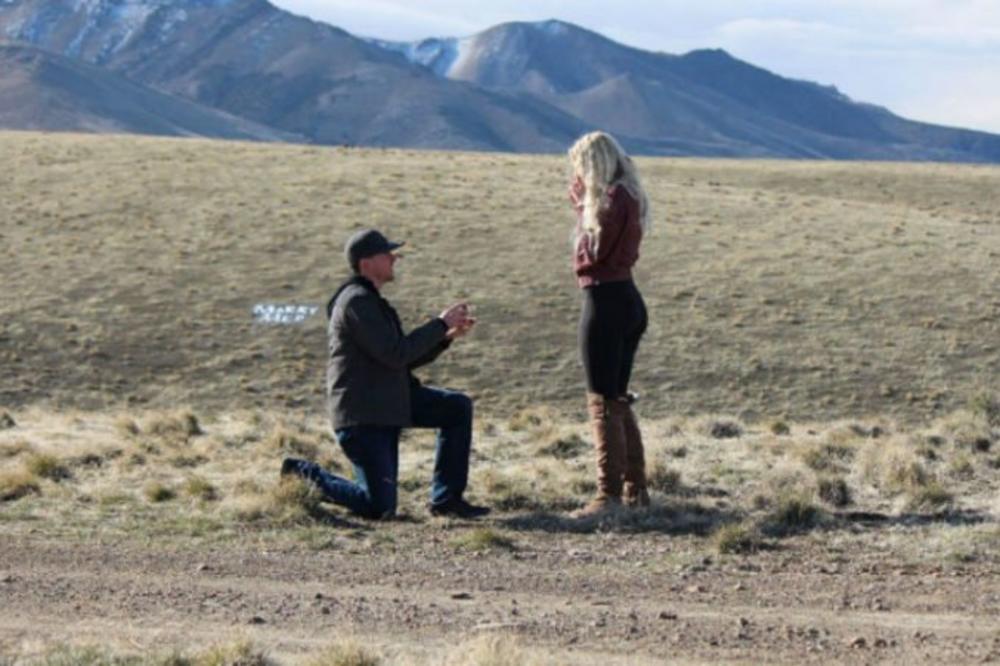 KAKAV TRENUTAK: Dečko je ZAPROSIO, a onda je njen otac UPROPASTIO SVE (FOTO)