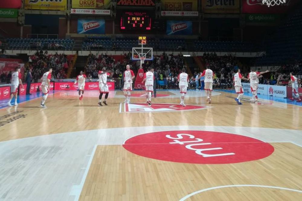 Pustite kraljevski klub, ona je kraljica Pionira: Kad se Zvezdina navijačica pojavila, svi su zanemeli! (FOTO)