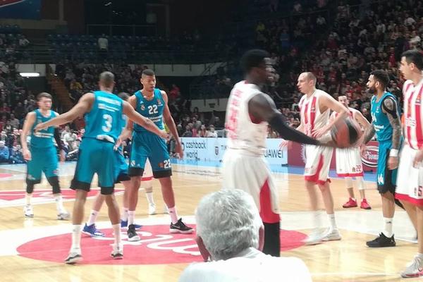 KO ĆE KOME, AKO NE SVOJ SVOME? Dončić bacio Dobrića na kolena i zakucao trojku u poslednjoj sekundi! (FOTO) (VIDEO)