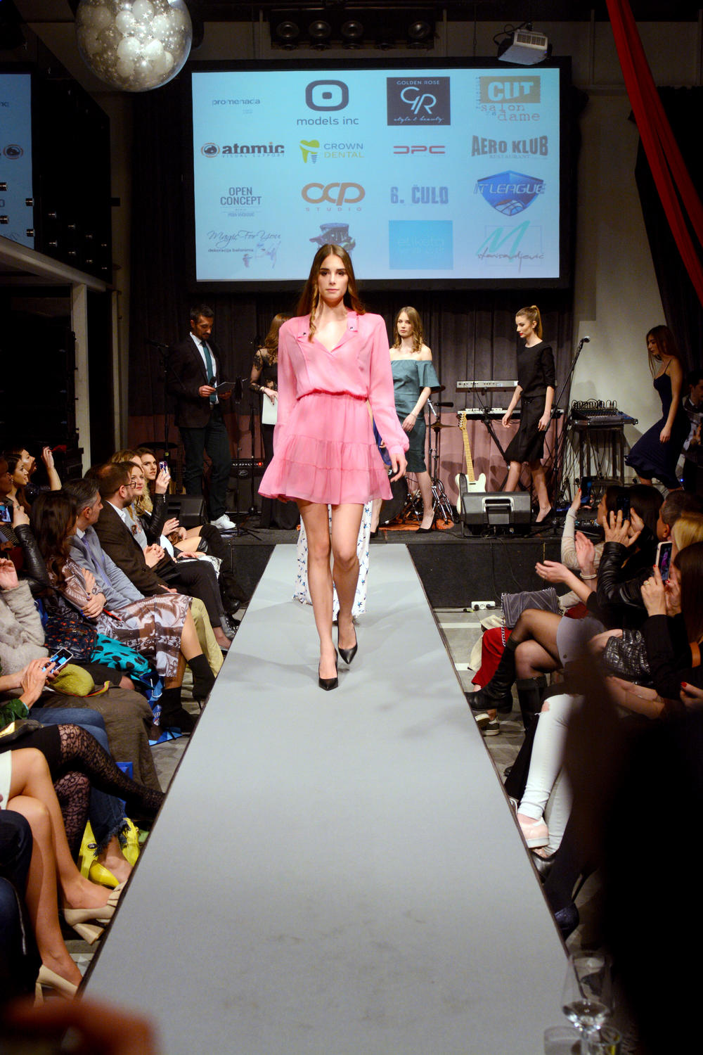 Humanitarna modna revija  