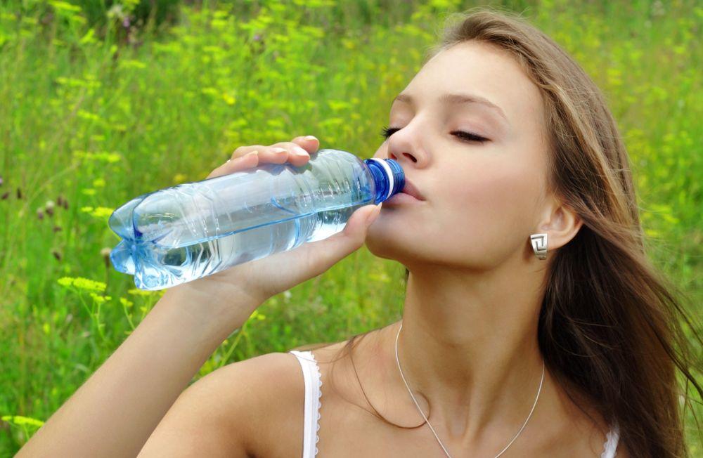 Pijte najmanje 1,5 litar vode dnevno da biste izbegli umor i iscrpljenost  