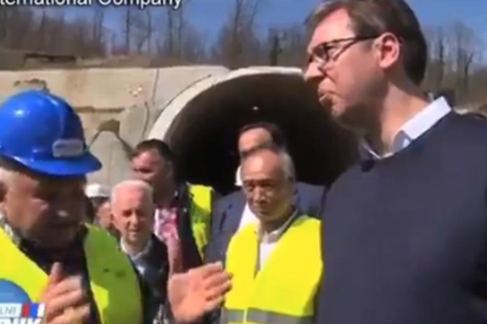 Kad ću ja dočekati da idem asfaltnim putem? MA, TO JE NEMOGUĆE! Radnik je prišao Vučiću i postavio mu pitanje. Odgovor ga je šokirao! (VIDEO)